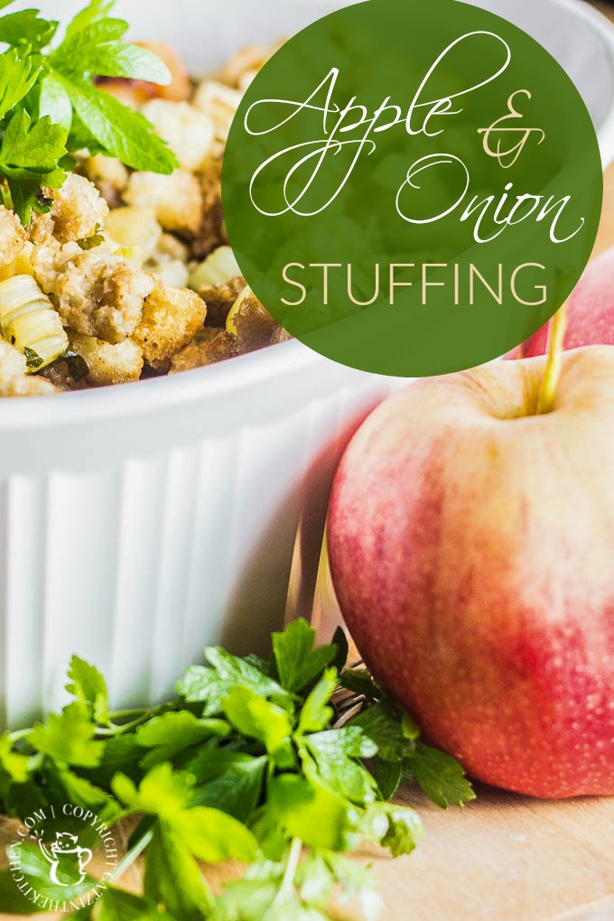 Apple & Onion Stuffing | Club 31 Women | club31women.com | #stuffing #Thanksgiving