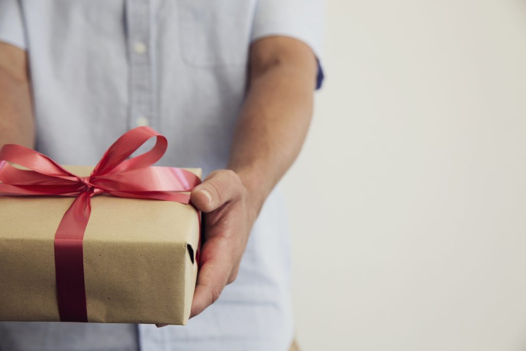 Affordable Christmas Gift Ideas for Men and Women