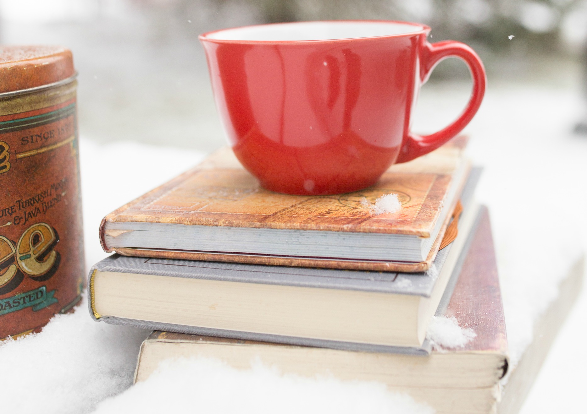 A List of the Best Christmas Story Collections to Read