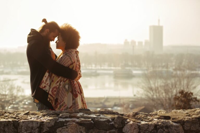 25 Falling-in-Love, Fall Date Ideas