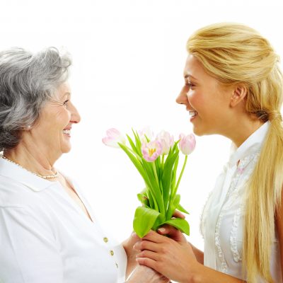 12 Lovely Gift Ideas to Honor the Mom You Love